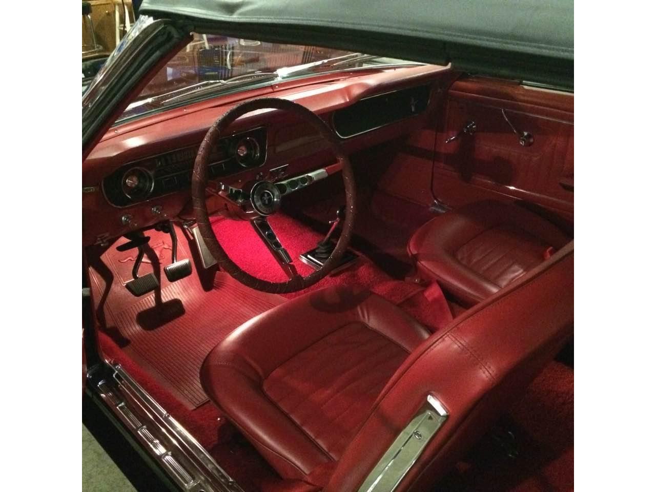 Ford-Mustang-1965-Raven-Black-Red-30