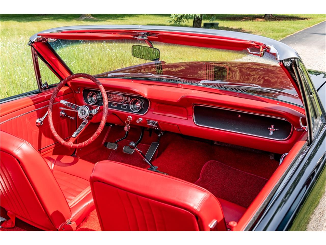 Ford-Mustang-1965-Raven-Black-Red-34