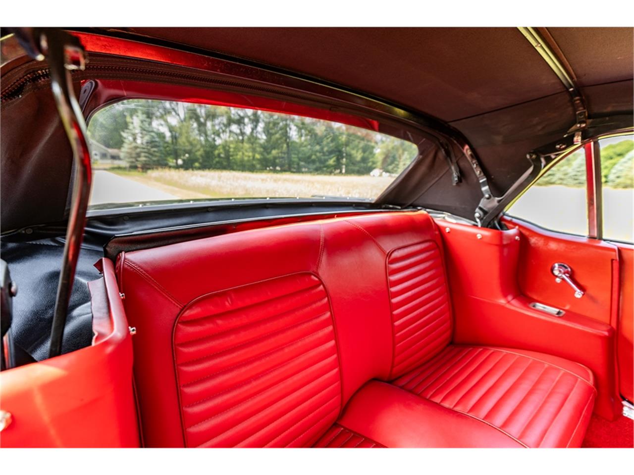 Ford-Mustang-1965-Raven-Black-Red-38