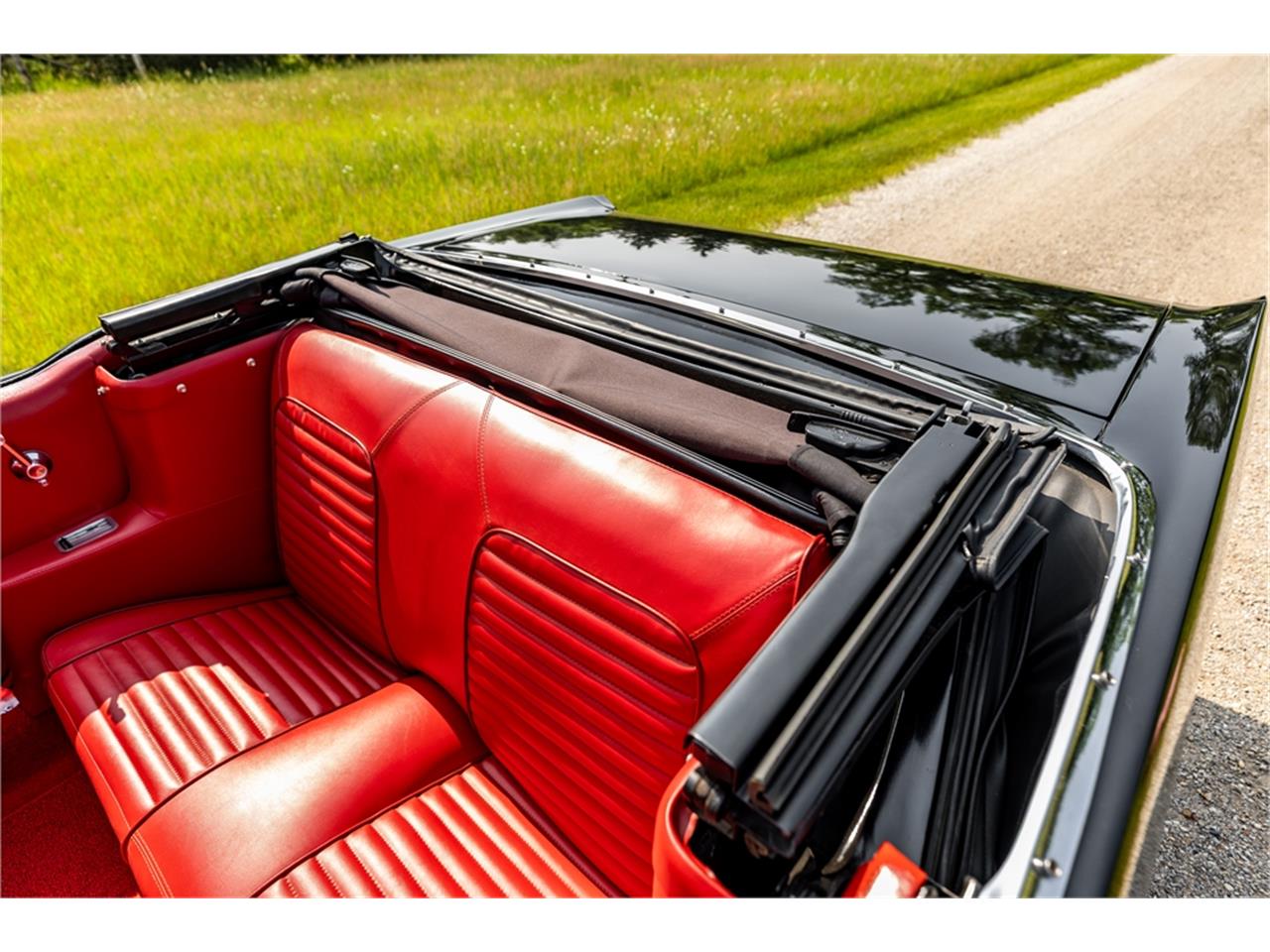 Ford-Mustang-1965-Raven-Black-Red-39