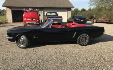 Ford-Mustang-1965-Raven-Black-Red-4