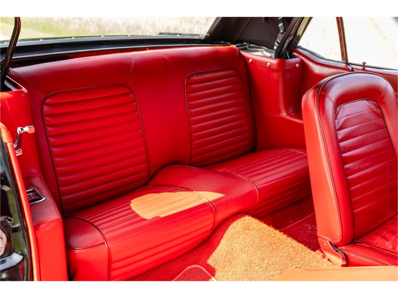 Ford-Mustang-1965-Raven-Black-Red-40