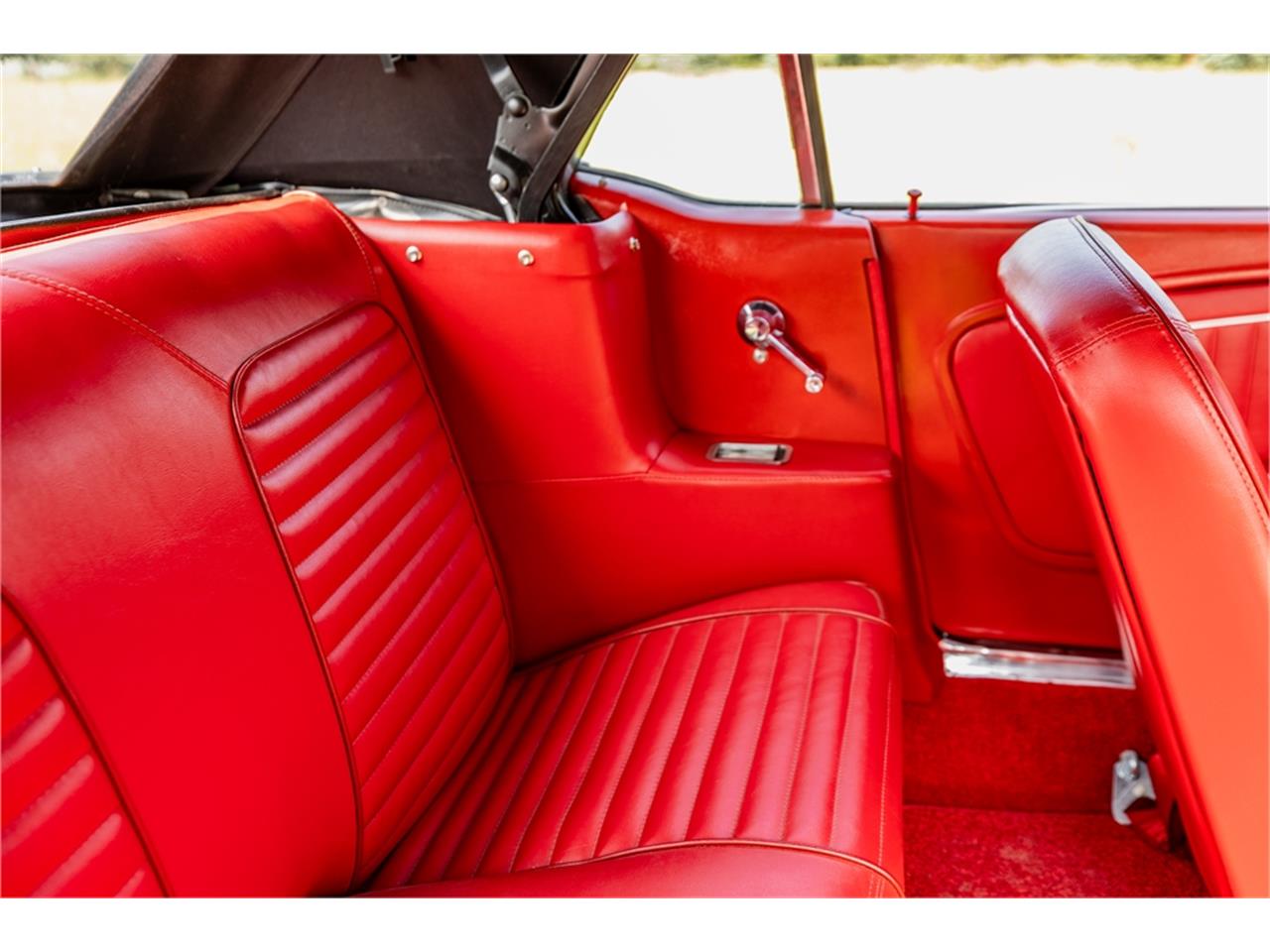 Ford-Mustang-1965-Raven-Black-Red-42