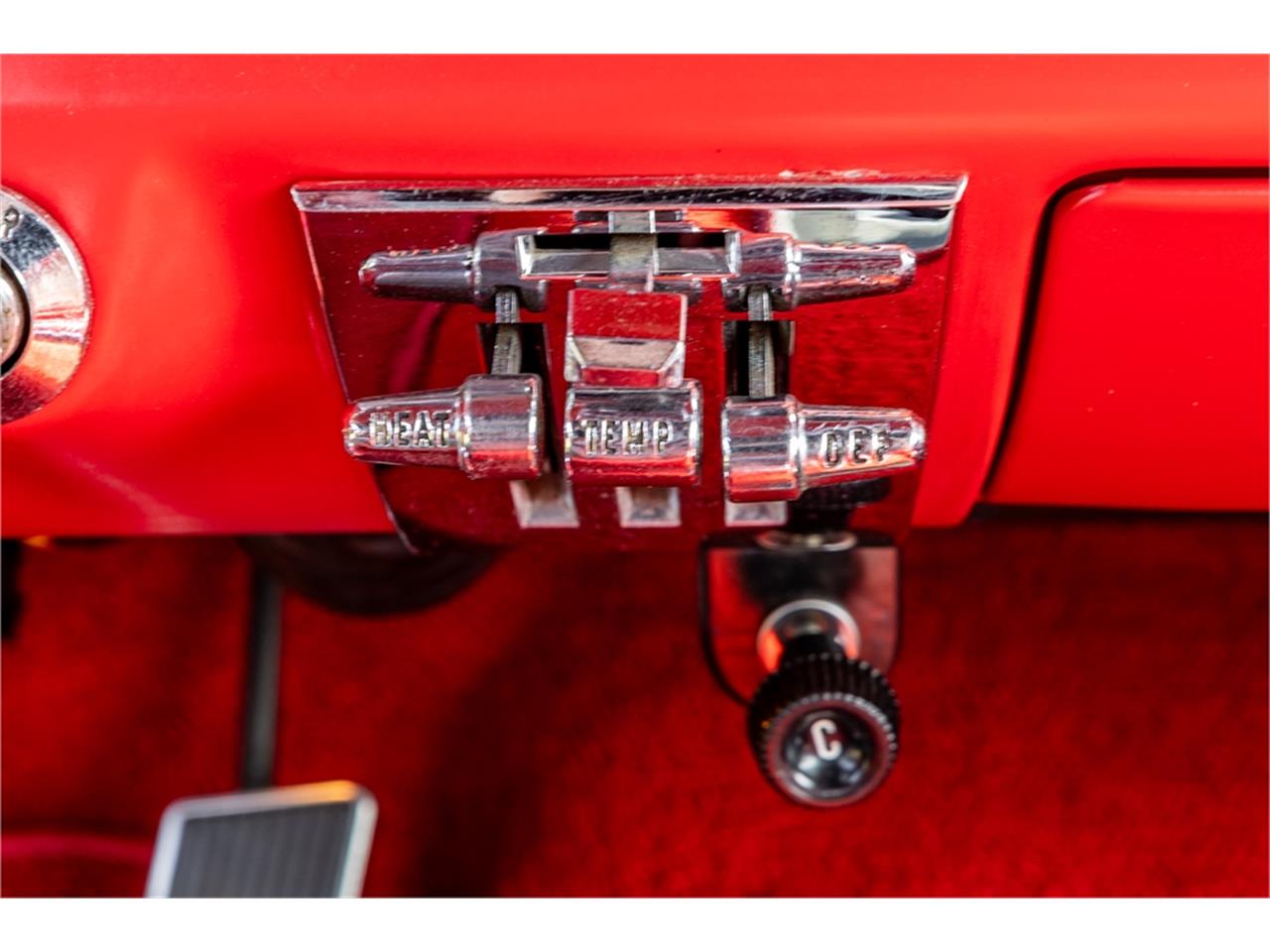 Ford-Mustang-1965-Raven-Black-Red-45