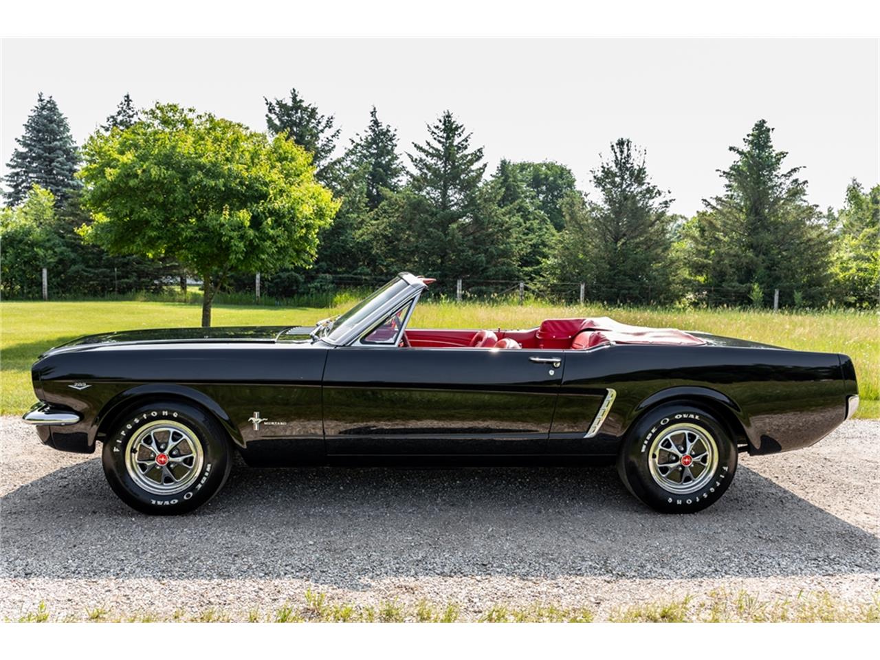 Ford-Mustang-1965-Raven-Black-Red-5
