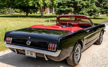 Ford-Mustang-1965-Raven-Black-Red-51