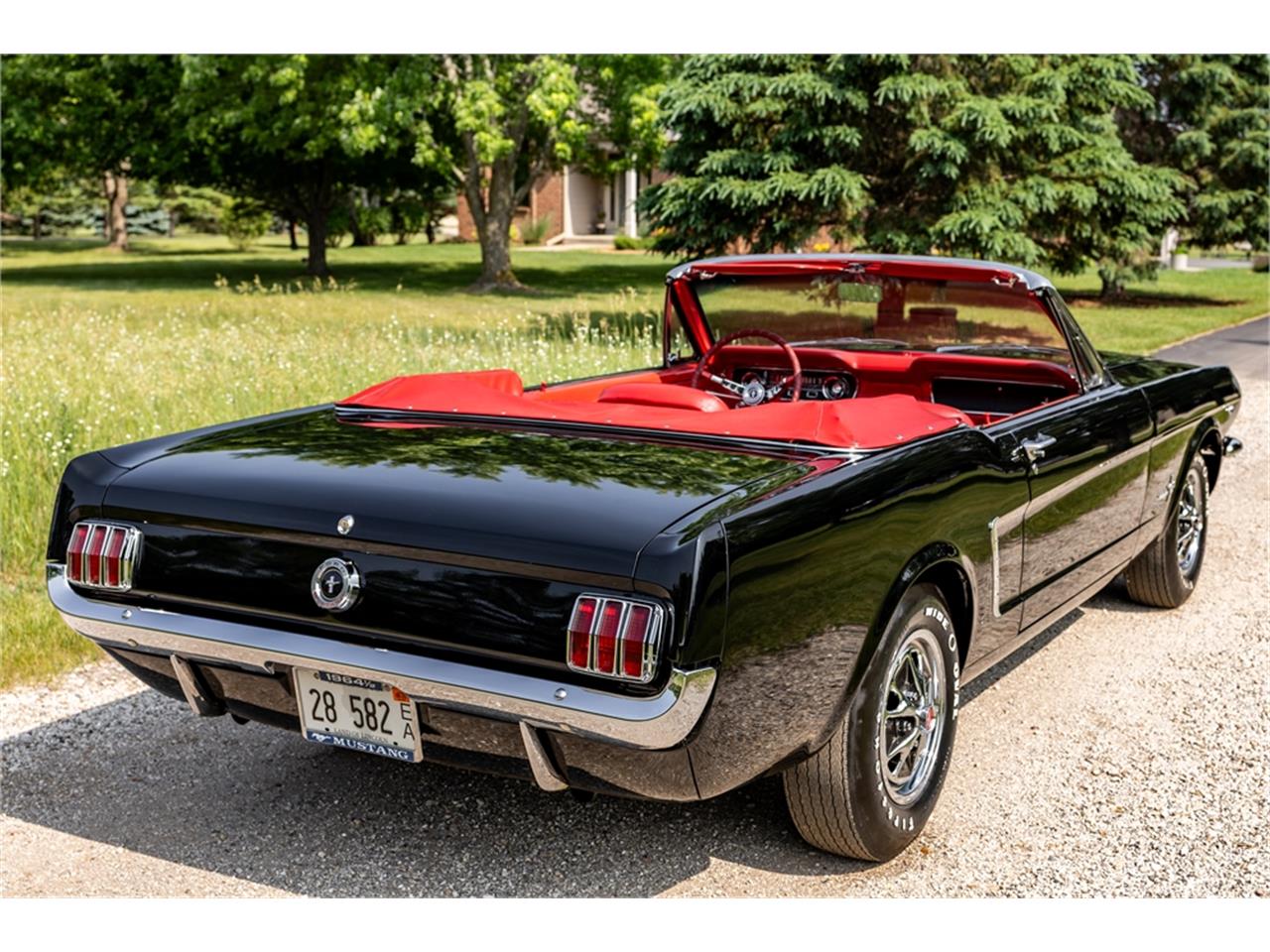 Ford-Mustang-1965-Raven-Black-Red-51