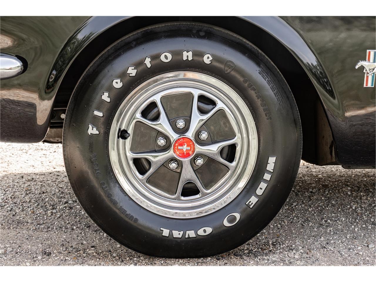Ford-Mustang-1965-Raven-Black-Red-53