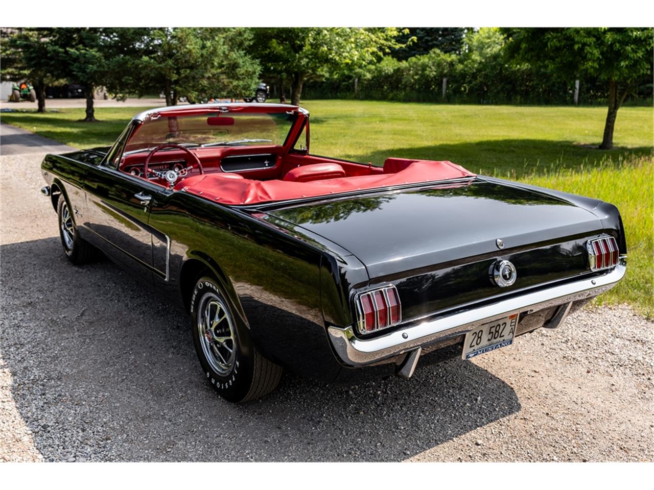 Ford-Mustang-1965-Raven-Black-Red-58