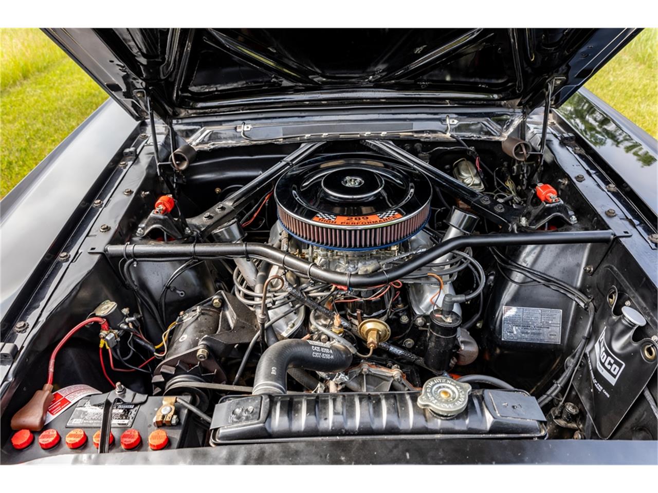 Ford-Mustang-1965-Raven-Black-Red-61