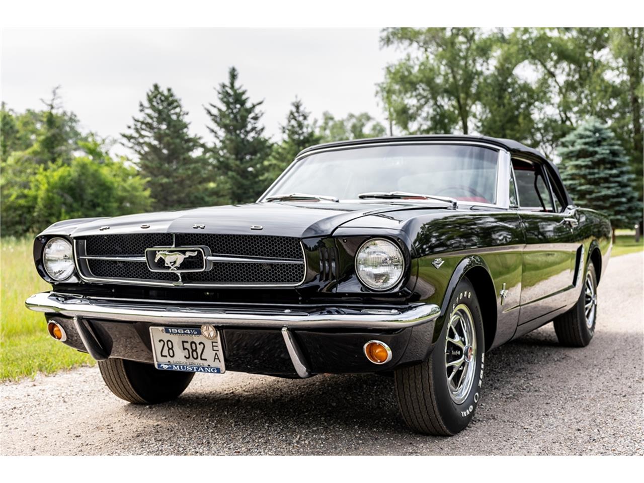 Ford-Mustang-1965-Raven-Black-Red-63