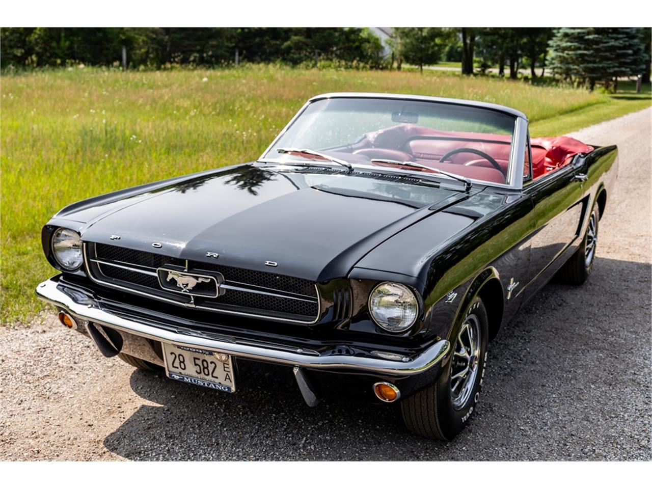 Ford-Mustang-1965-Raven-Black-Red-64