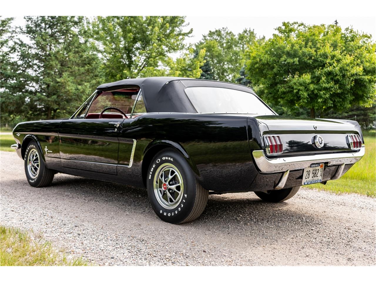 Ford-Mustang-1965-Raven-Black-Red-65