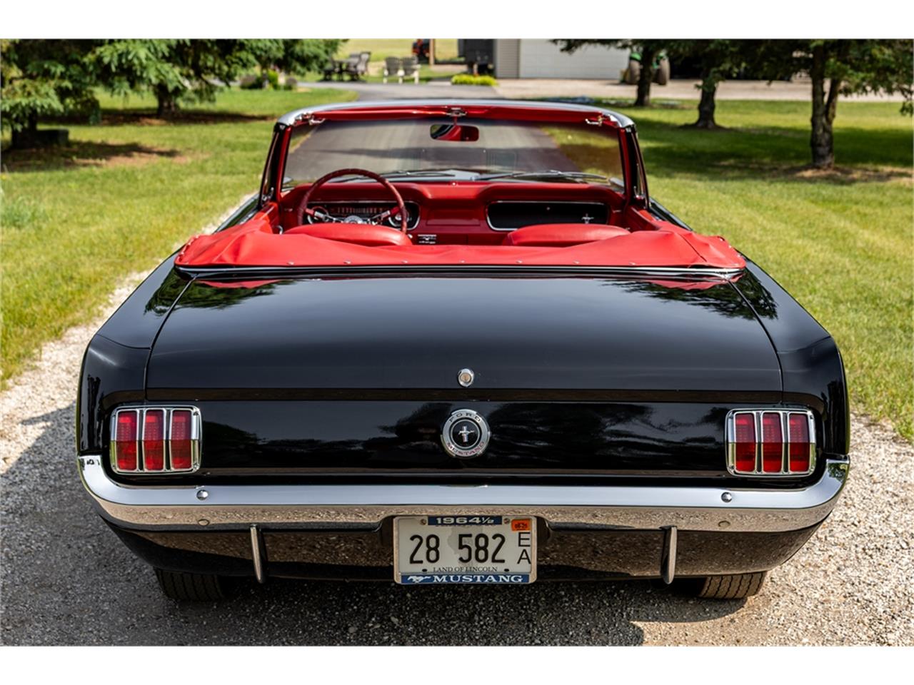 Ford-Mustang-1965-Raven-Black-Red-67