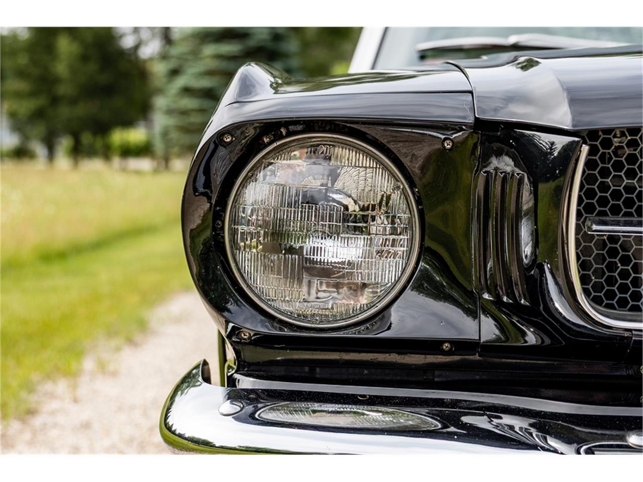 Ford-Mustang-1965-Raven-Black-Red-81