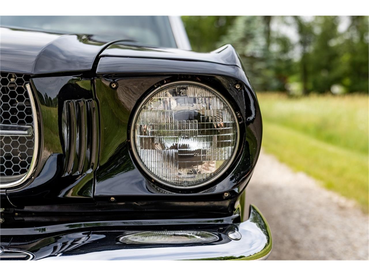 Ford-Mustang-1965-Raven-Black-Red-82