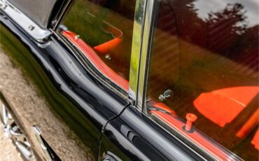Ford-Mustang-1965-Raven-Black-Red-85
