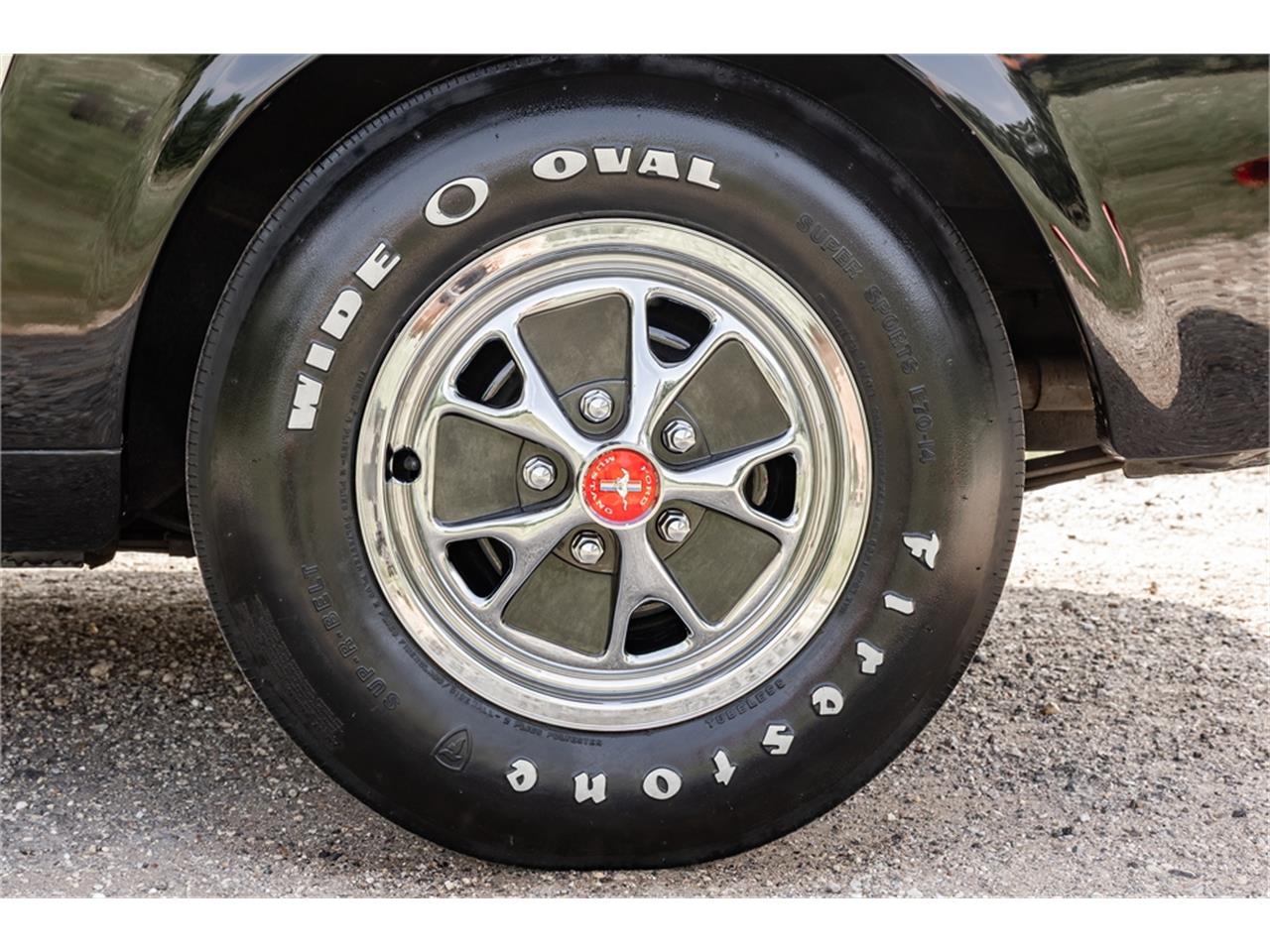 Ford-Mustang-1965-Raven-Black-Red-89