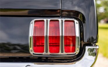 Ford-Mustang-1965-Raven-Black-Red-9
