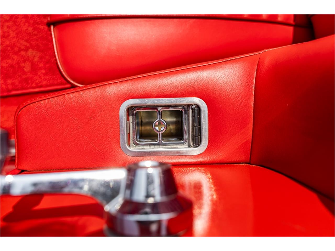 Ford-Mustang-1965-Raven-Black-Red-94