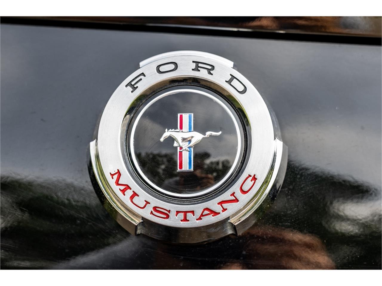 Ford-Mustang-1965-Raven-Black-Red-98