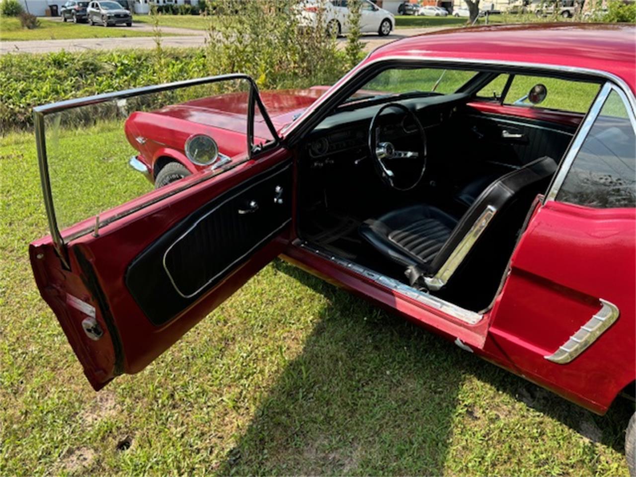 Ford-Mustang-1965-Red-Black-11