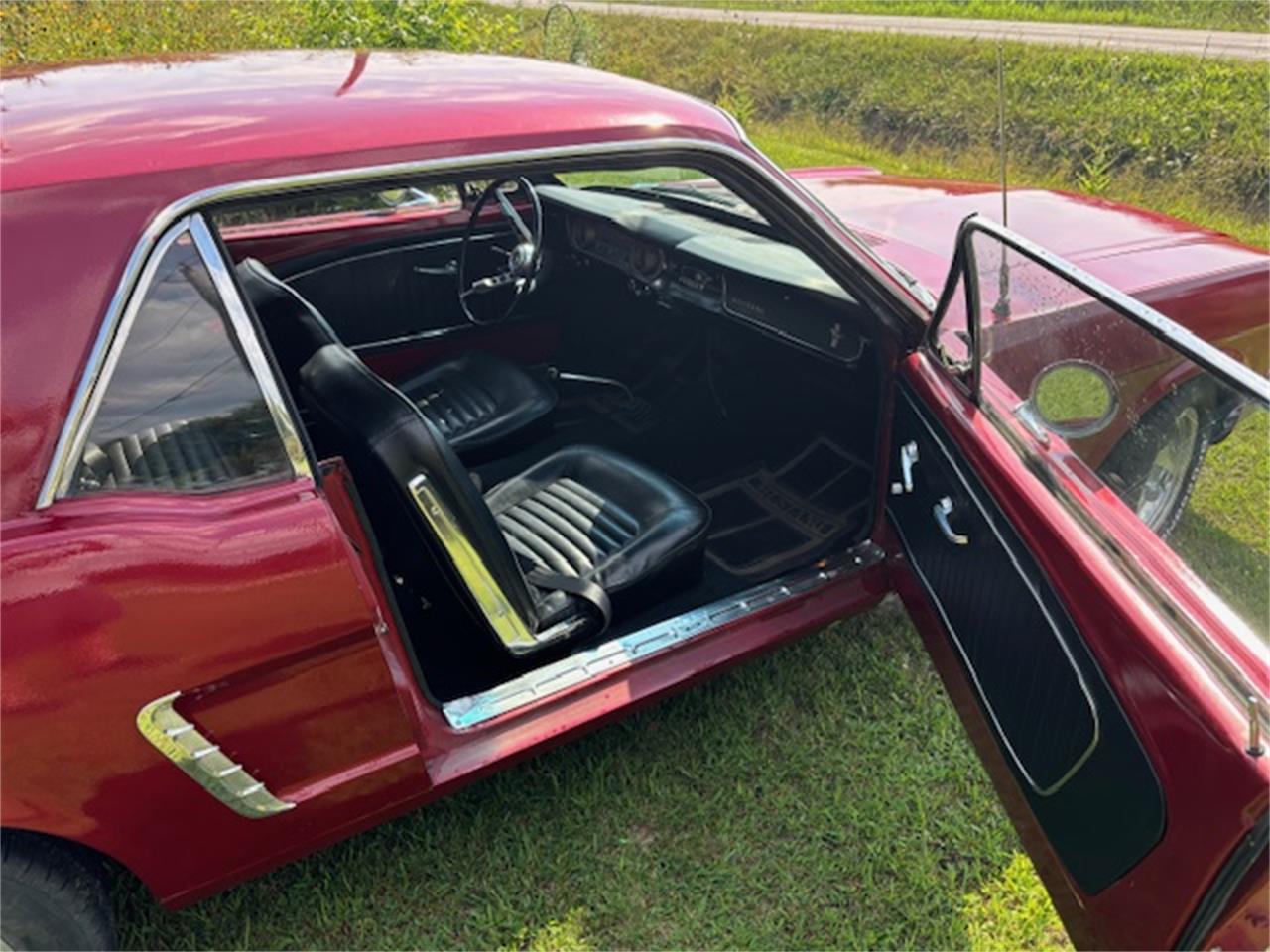 Ford-Mustang-1965-Red-Black-13