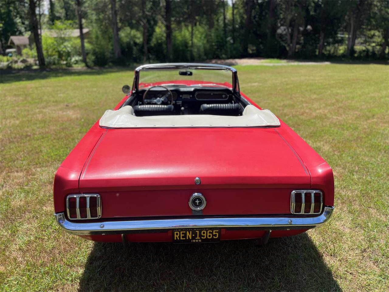 Ford-Mustang-1965-Red-Pony-Package-Black-17