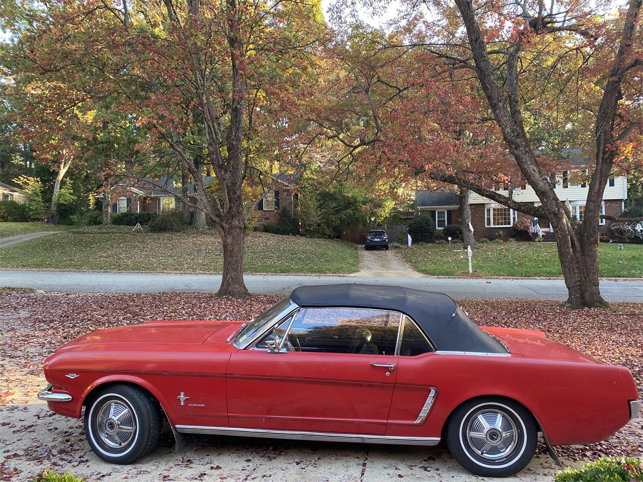 Ford-Mustang-1965-Red-Pony-Package-Black-19