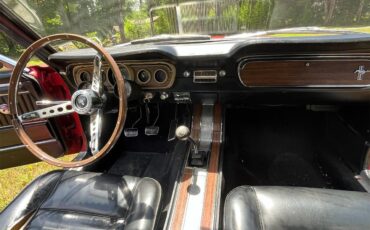 Ford-Mustang-1965-Red-Pony-Package-Black-2