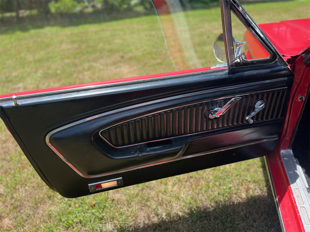 Ford-Mustang-1965-Red-Pony-Package-Black-20