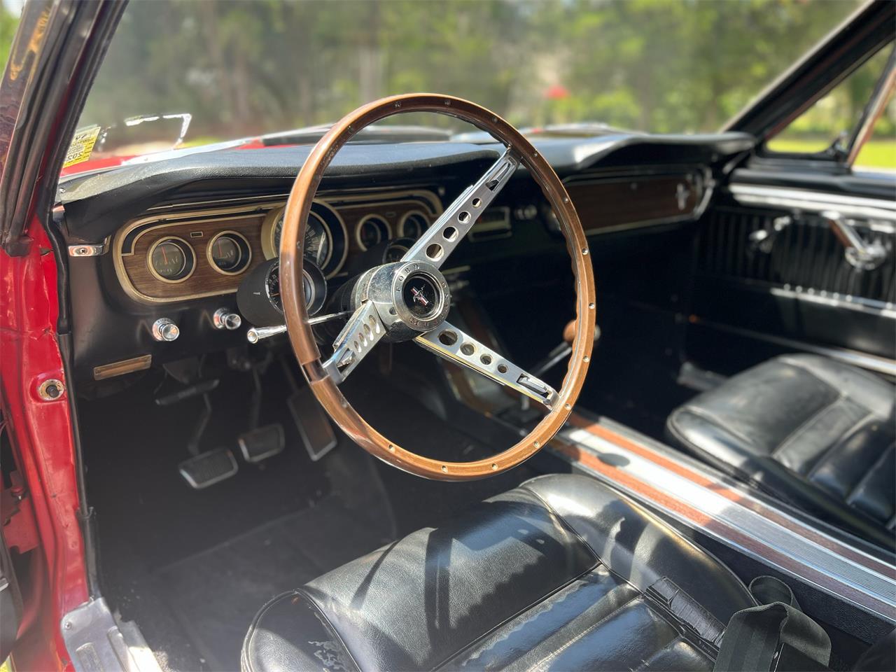 Ford-Mustang-1965-Red-Pony-Package-Black-21