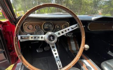 Ford-Mustang-1965-Red-Pony-Package-Black-22
