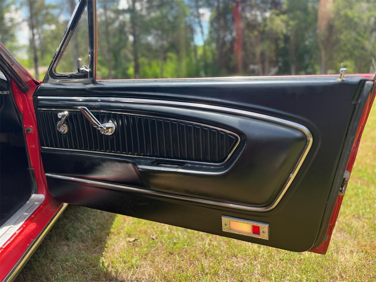 Ford-Mustang-1965-Red-Pony-Package-Black-24