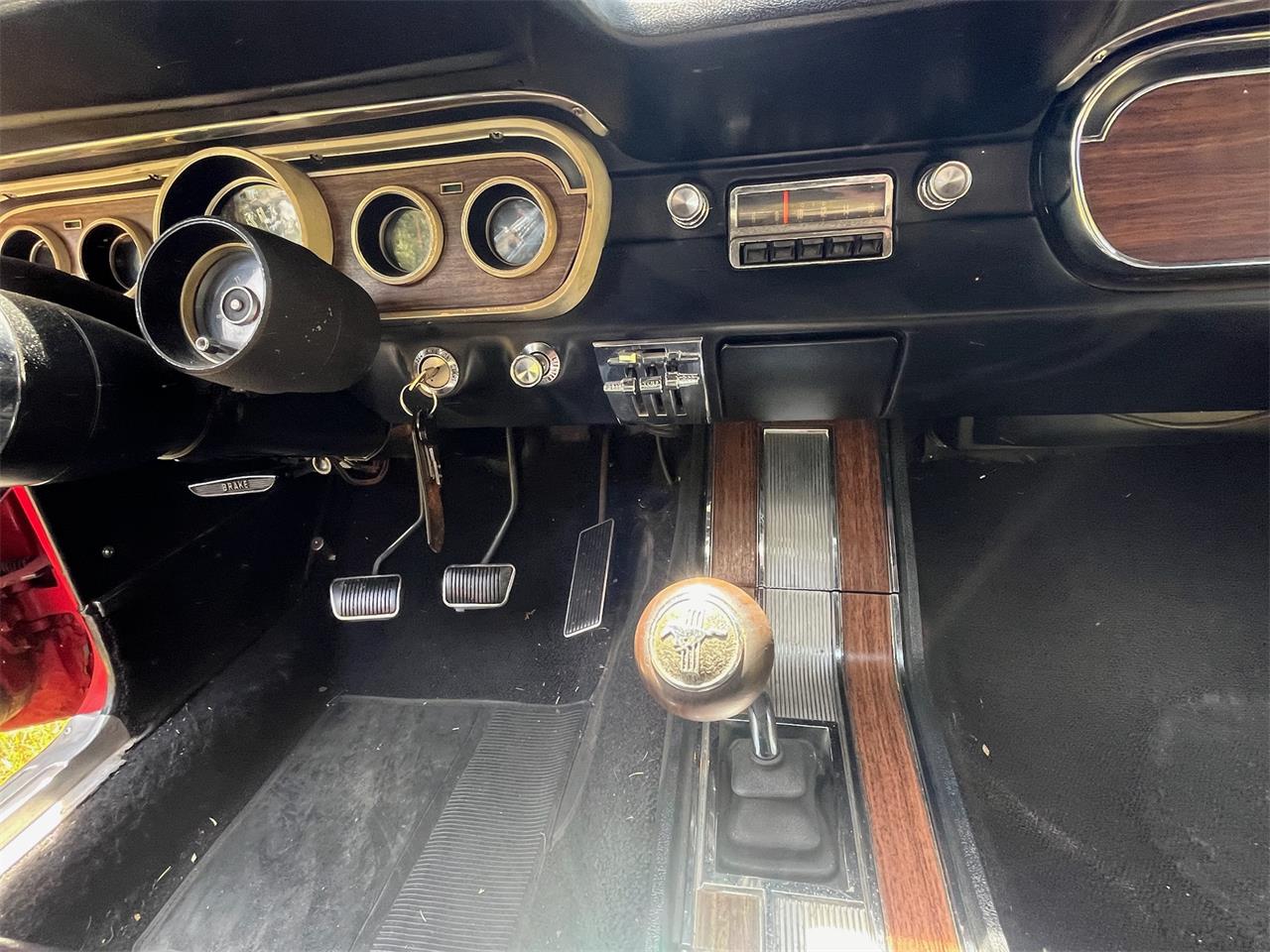 Ford-Mustang-1965-Red-Pony-Package-Black-4