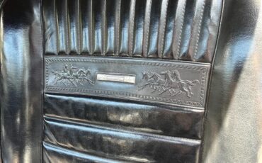 Ford-Mustang-1965-Red-Pony-Package-Black-7