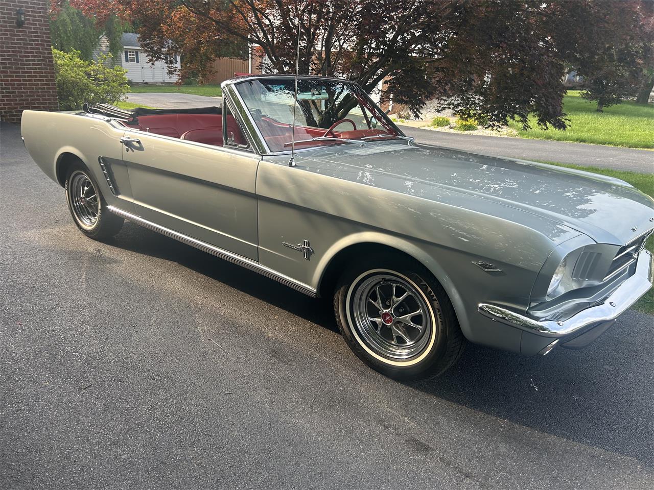 Ford-Mustang-1965-Silver-Smoke-Red-10