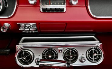 Ford-Mustang-1965-Silver-Smoke-Red-15