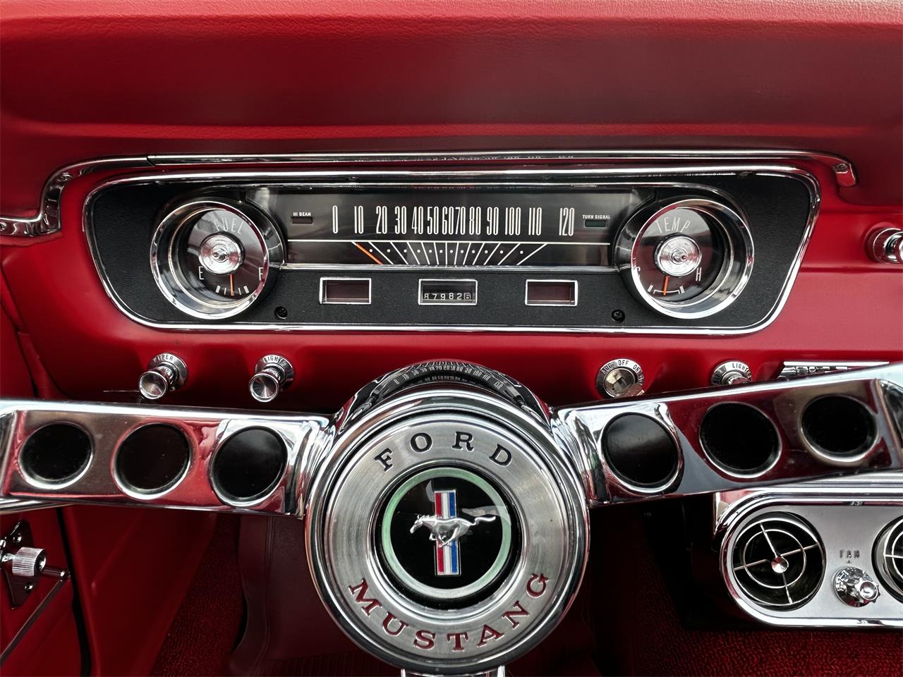 Ford-Mustang-1965-Silver-Smoke-Red-16