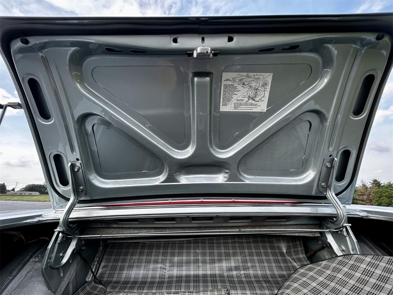 Ford-Mustang-1965-Silver-Smoke-Red-21