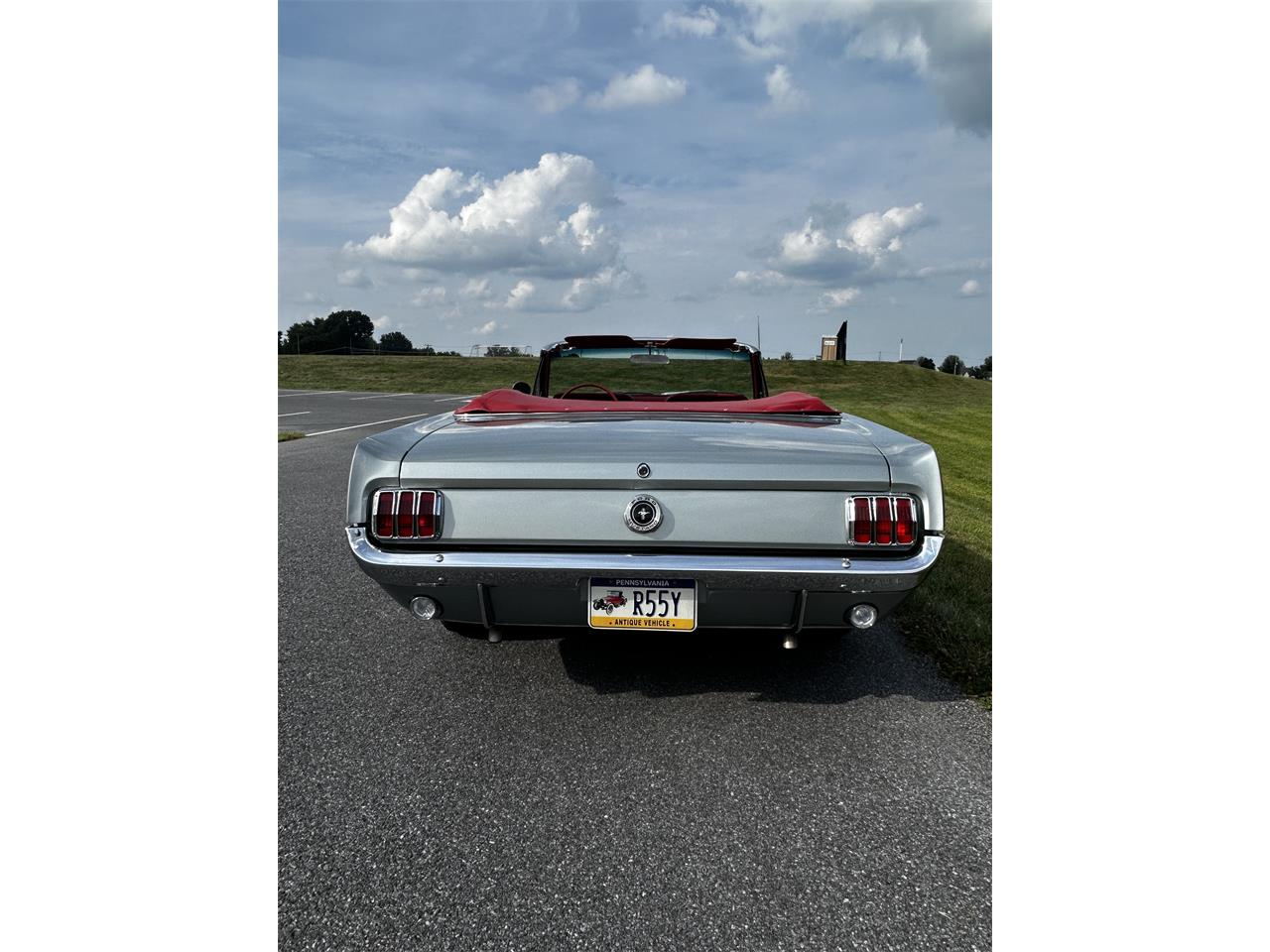Ford-Mustang-1965-Silver-Smoke-Red-3