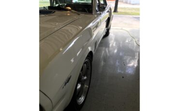 Ford-Mustang-1965-White-Black-2