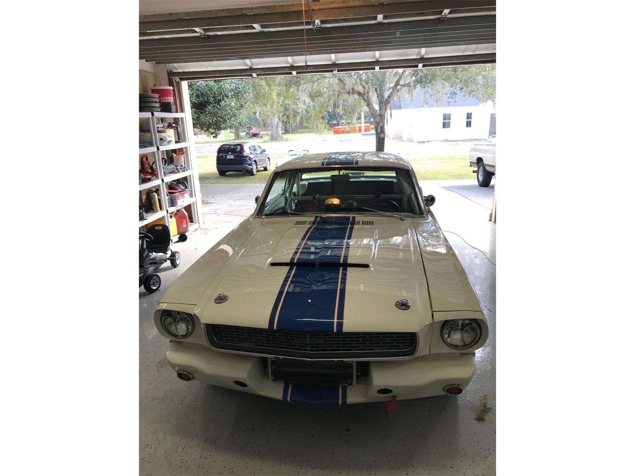 Ford-Mustang-1965-White-Black-3