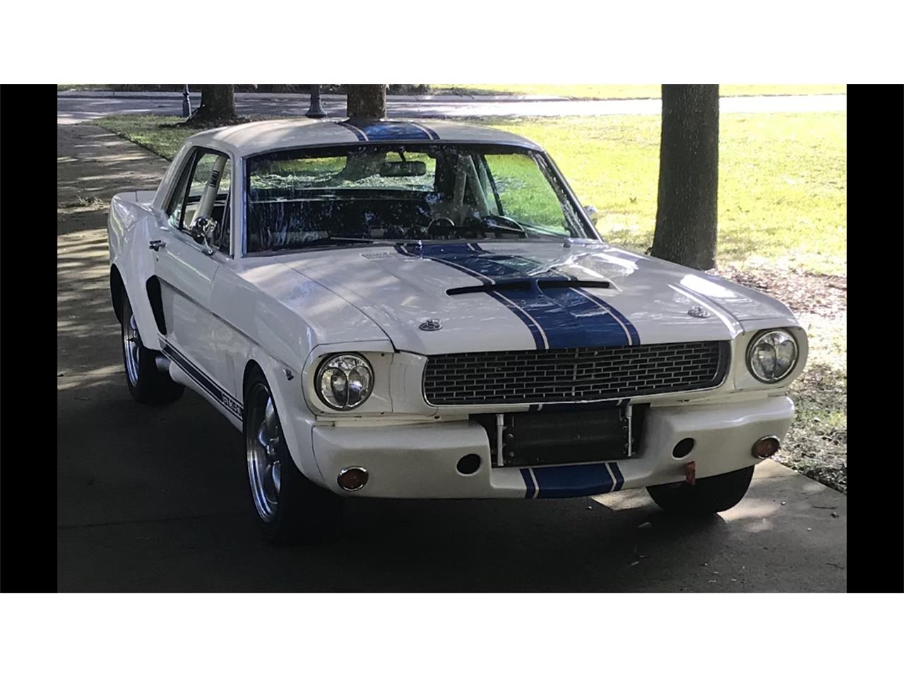 Ford-Mustang-1965-White-Black-5