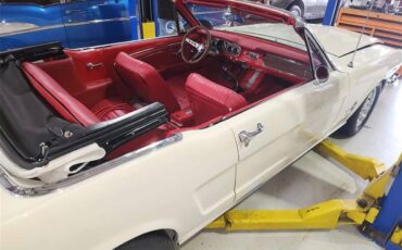 Ford-Mustang-1965-White-Red-18