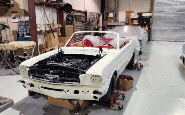 Ford-Mustang-1965-White-Red-22