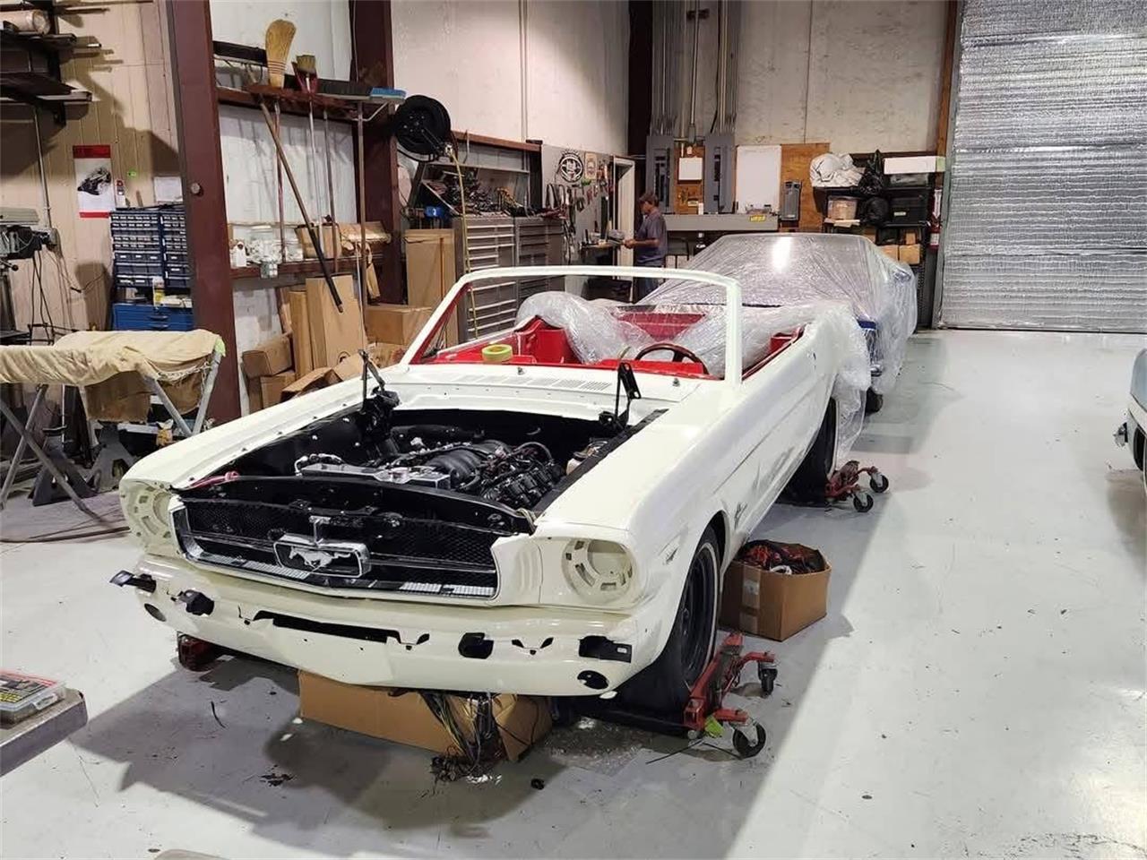 Ford-Mustang-1965-White-Red-22
