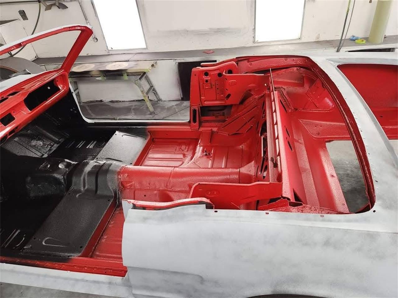 Ford-Mustang-1965-White-Red-25