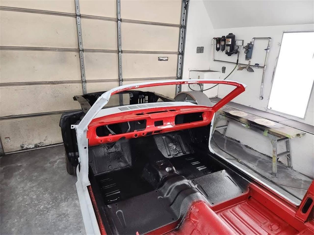 Ford-Mustang-1965-White-Red-27