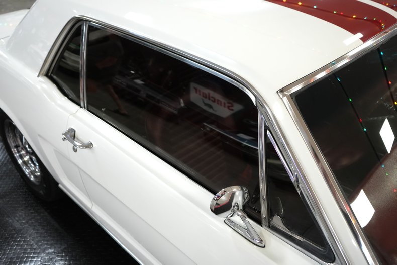 Ford-Mustang-1965-White-Red-30